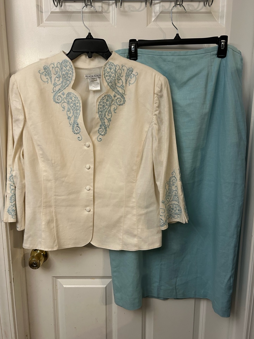 Plaza South- Linen-Blend, vintage 2-pc cream & blue women's skirt suit - 18